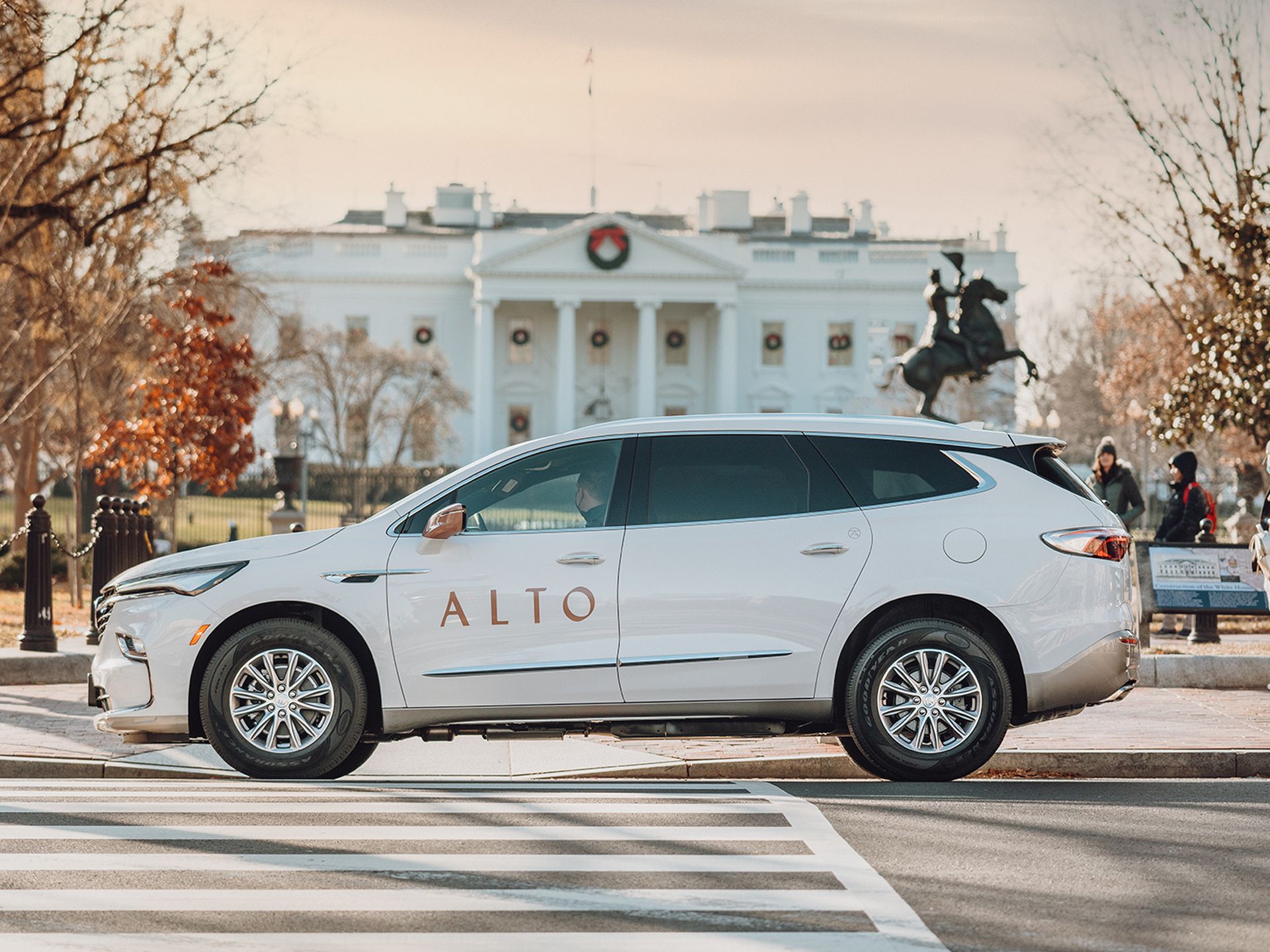 Alto's Art Cars Encourage People to Rideshare in Style