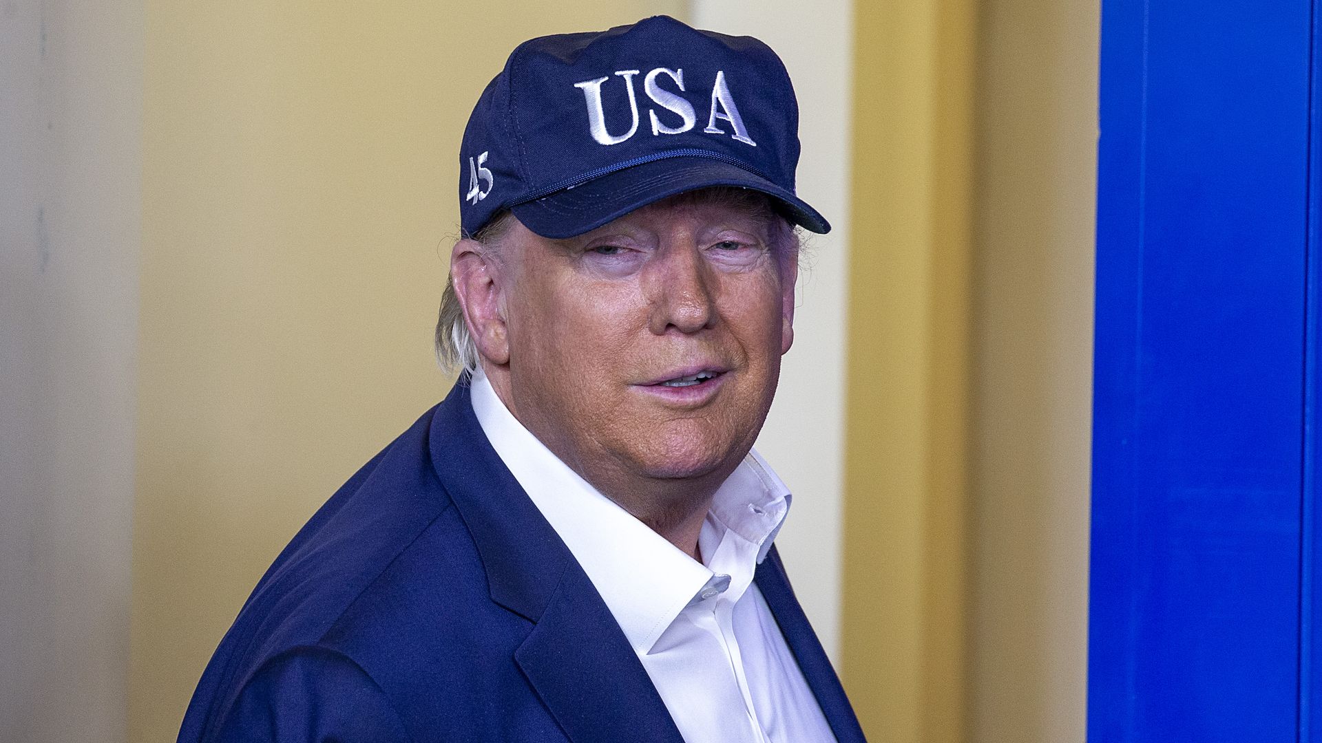 Pesident Donald Trump responds to reporter's questions 