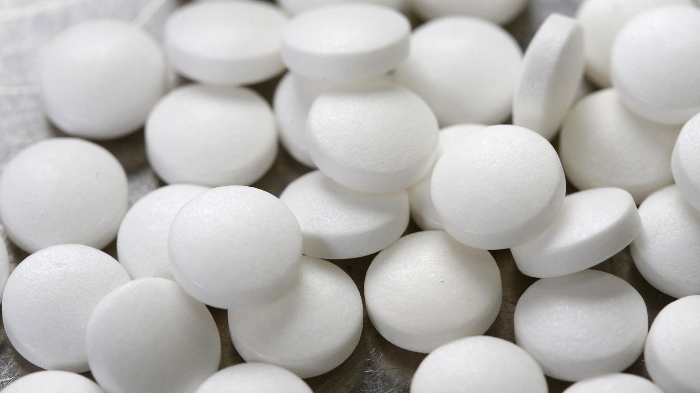 Doctors And Health Insurers Slow To Use Drug Pricing Tool