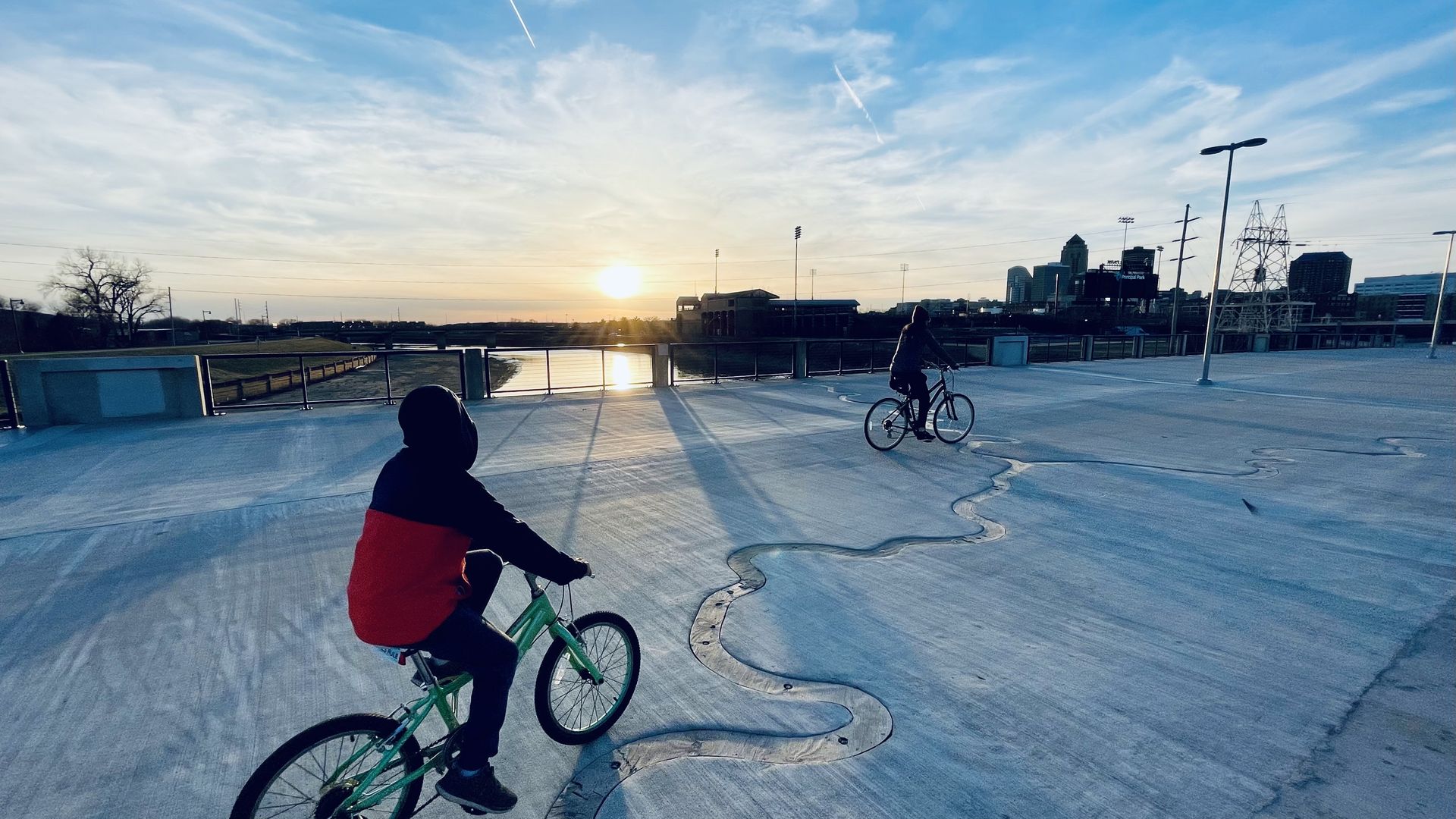 A photo of Des Moines SW First Street bridge.