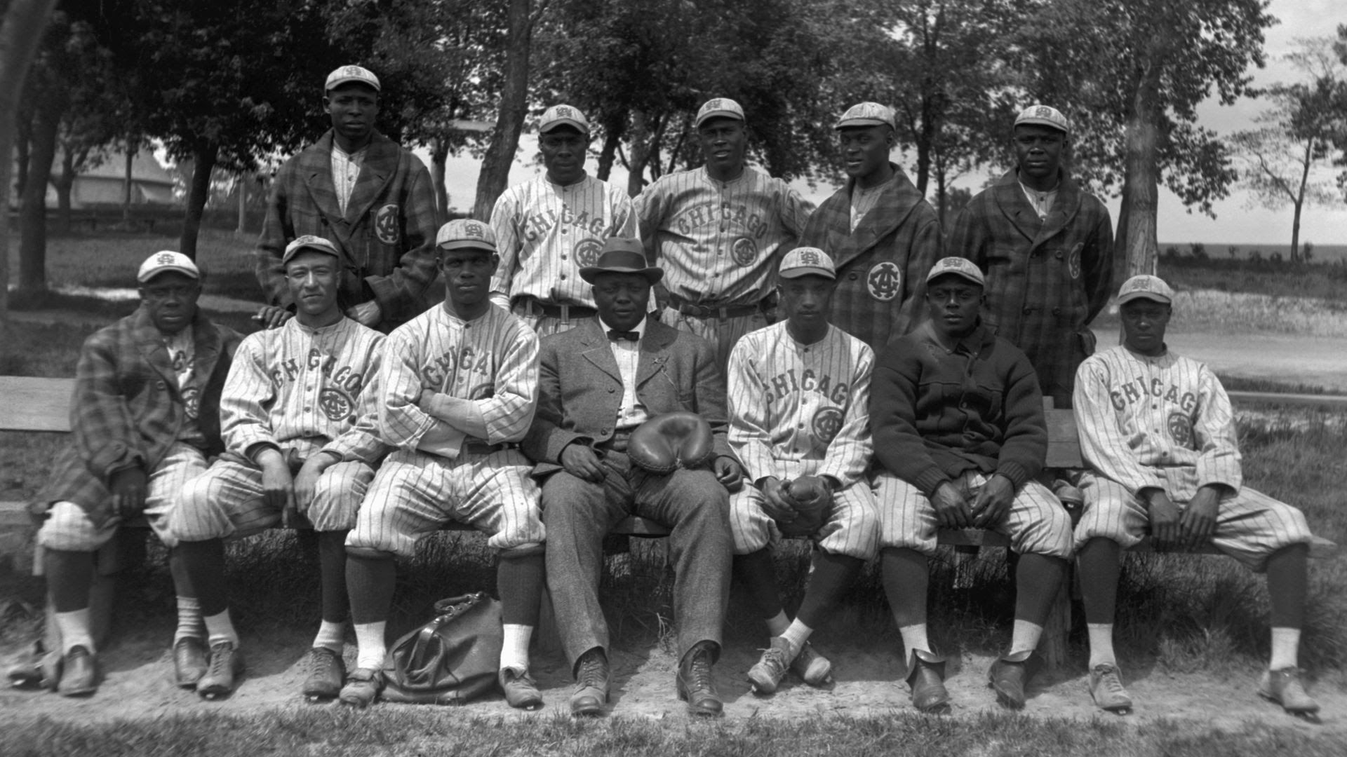 Rube Foster (center) and the Chicago American Giants