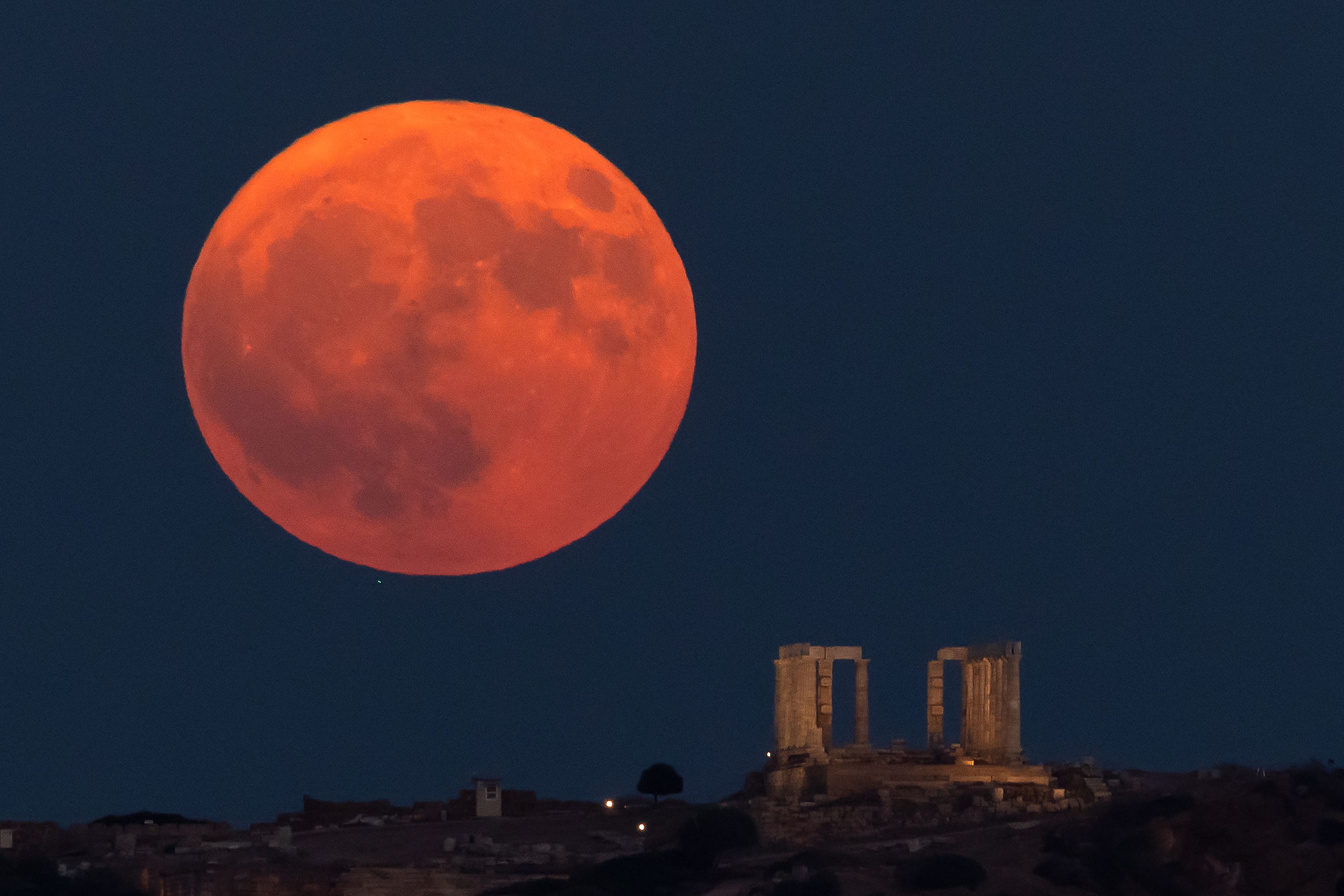 Blue Moon 2024 Photos of August full Moon and supermoon around world