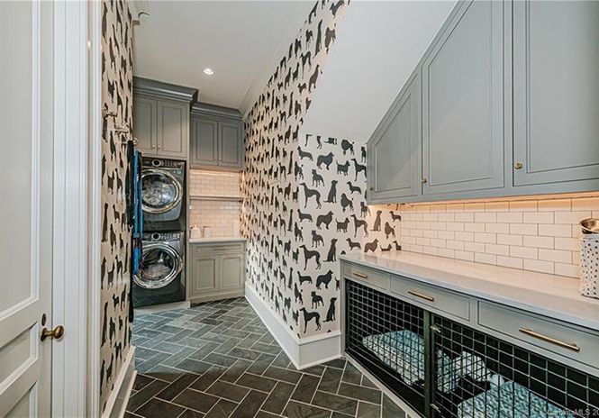 2251 Vernon Drive dog wash room