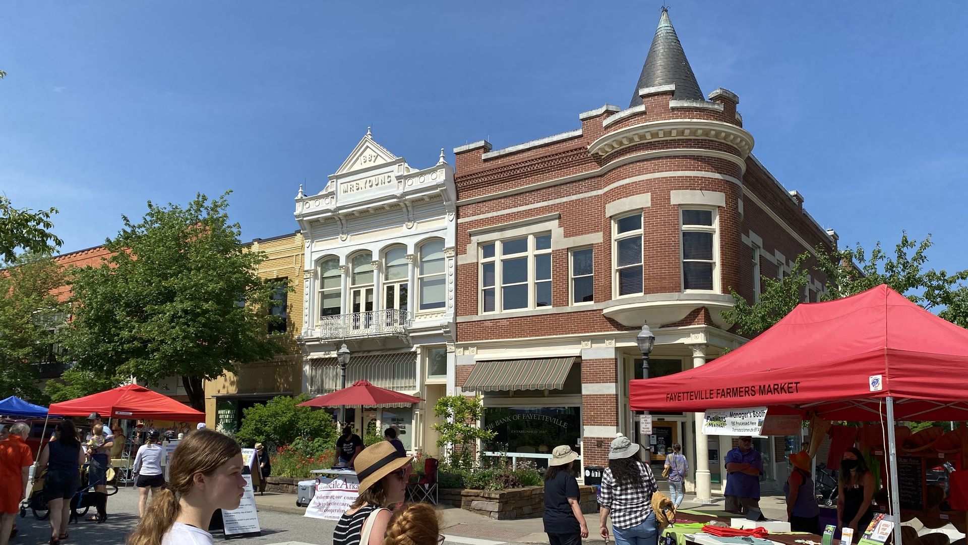 A photo of people at the Fayetteville farmers market. 