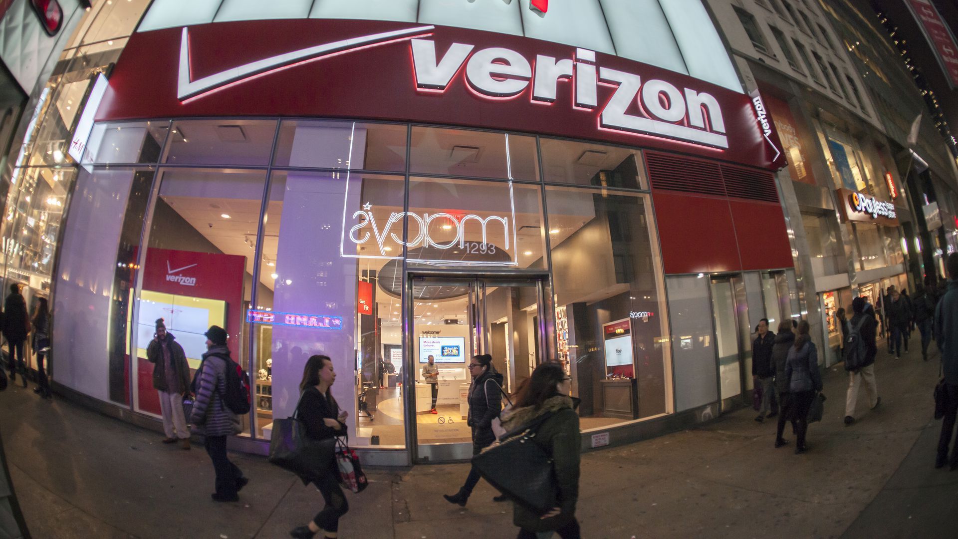 A Verizon store as captured with a fisheye lens.