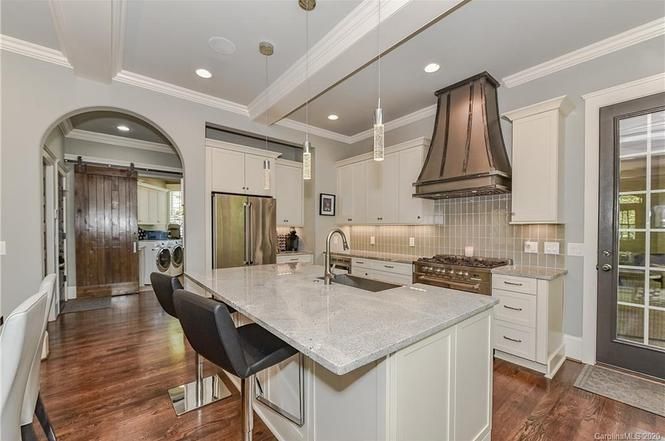 725 Ideal Way kitchen