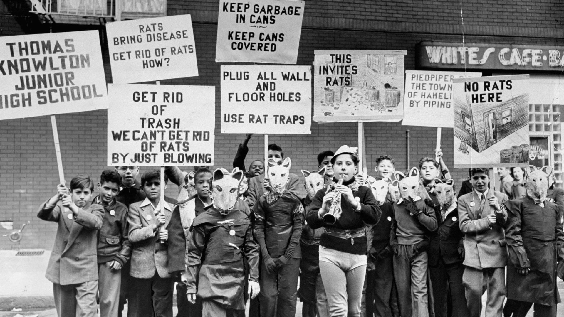Students protest rats, 1948 in NY