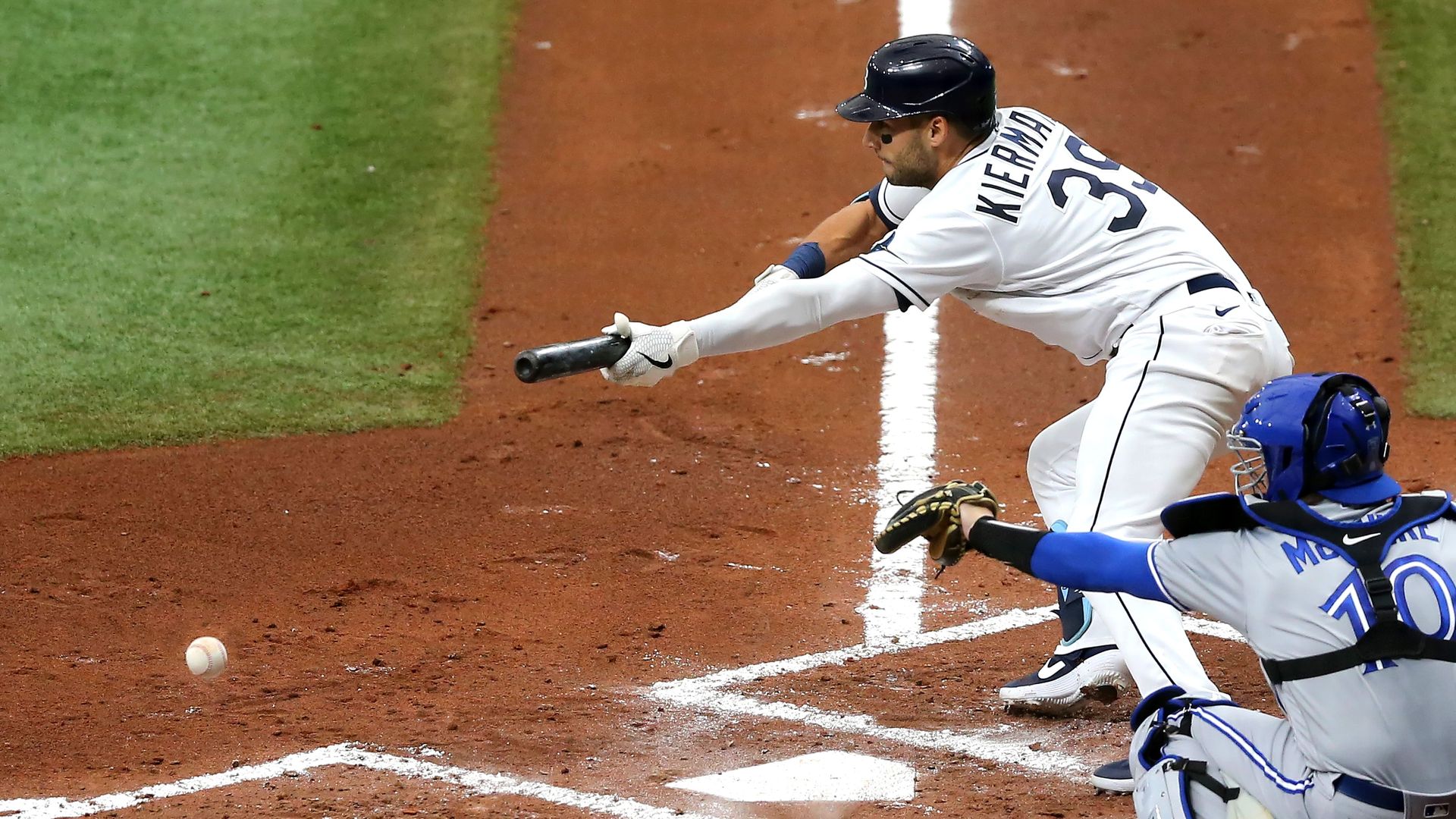 Rays players bunting