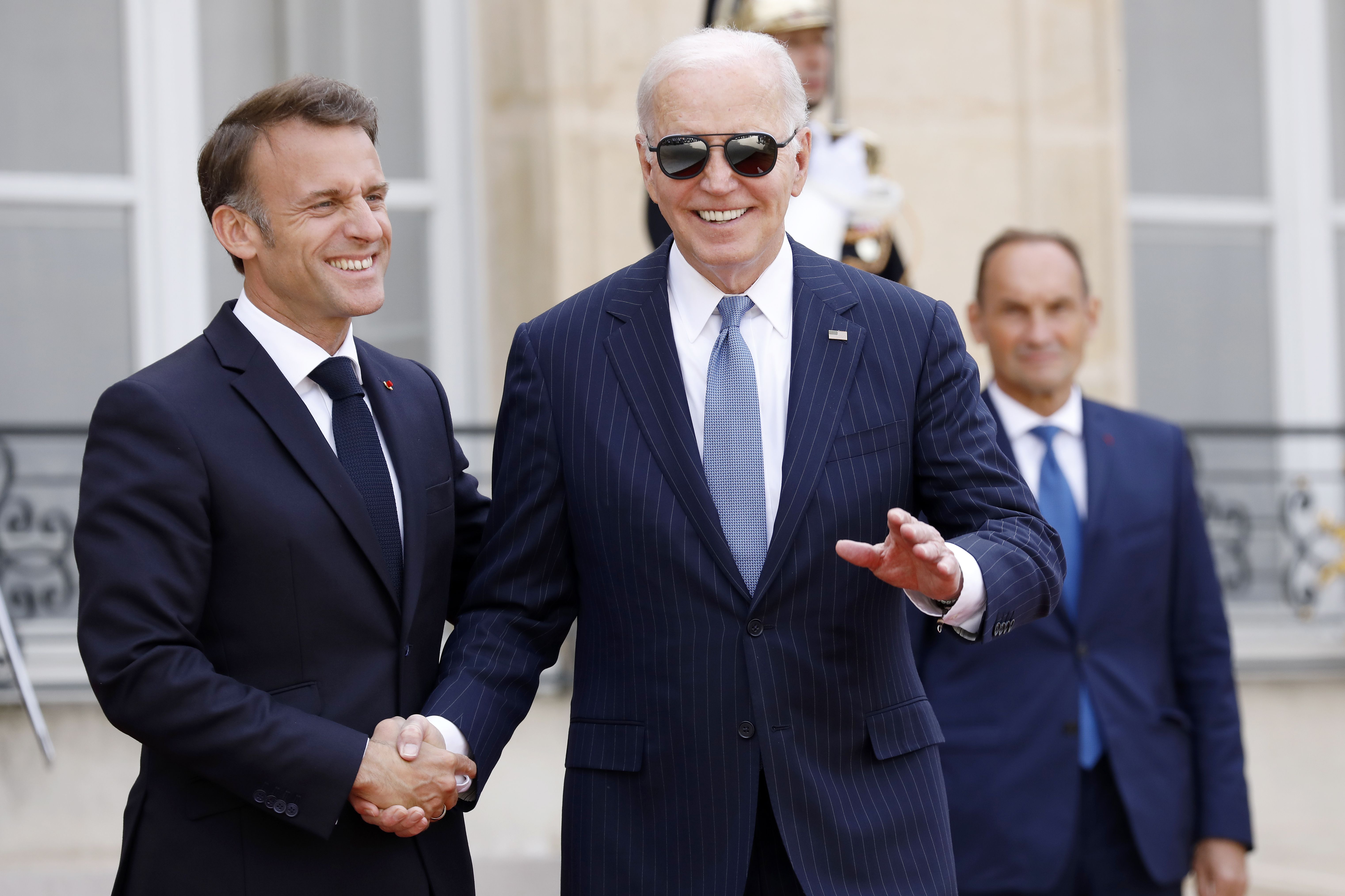 French President Emmanuel Macron (L) with US President Joe Biden (R) as he departs from the Elysee Palace