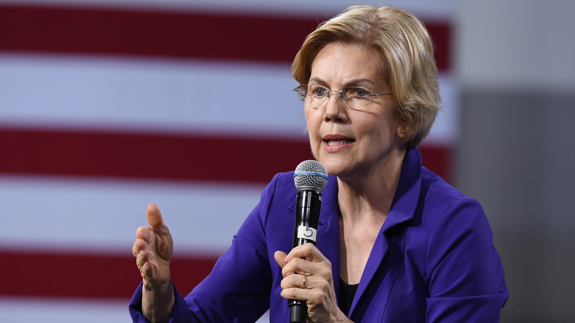 elizabeth warren on stage