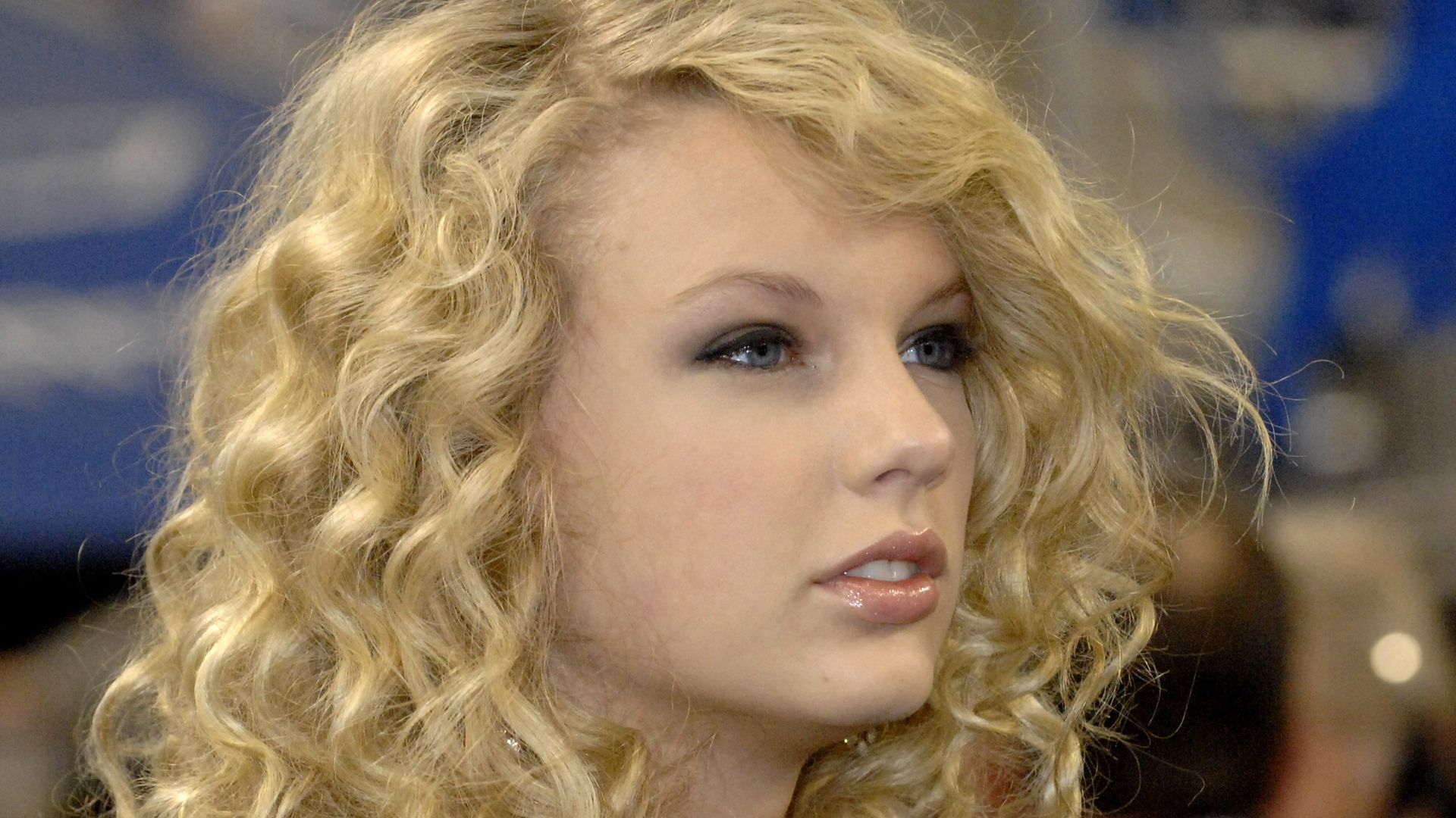 Taylor Swift sings the National Anthem as the Detroit Lions host the Miami Dolphins in a Thanksgiving Day game Nov. 23, 2006 in Detroit.