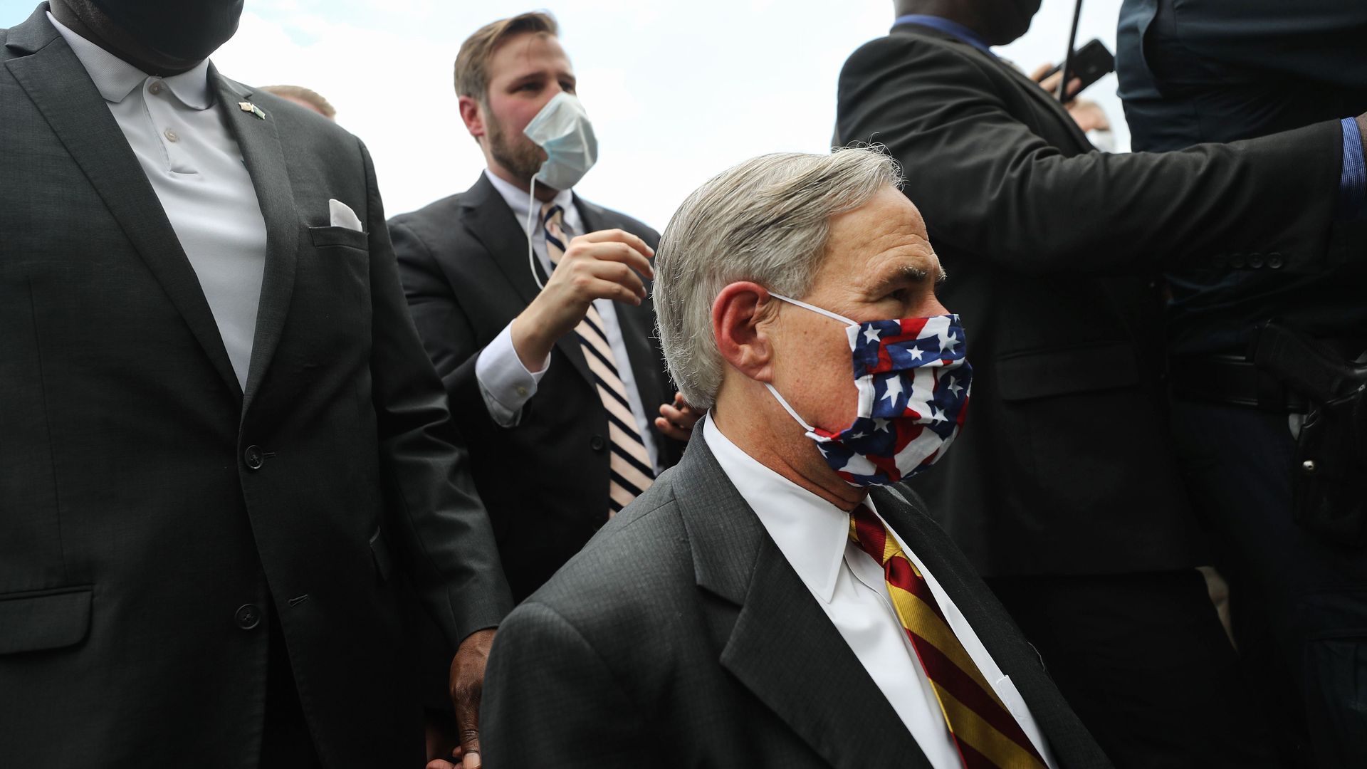 Gov. Greg Abbott in a face mask