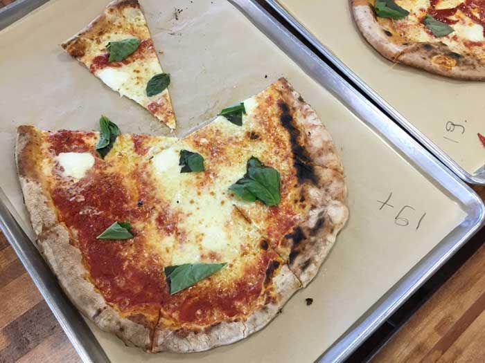 alinos-margherita-pizza