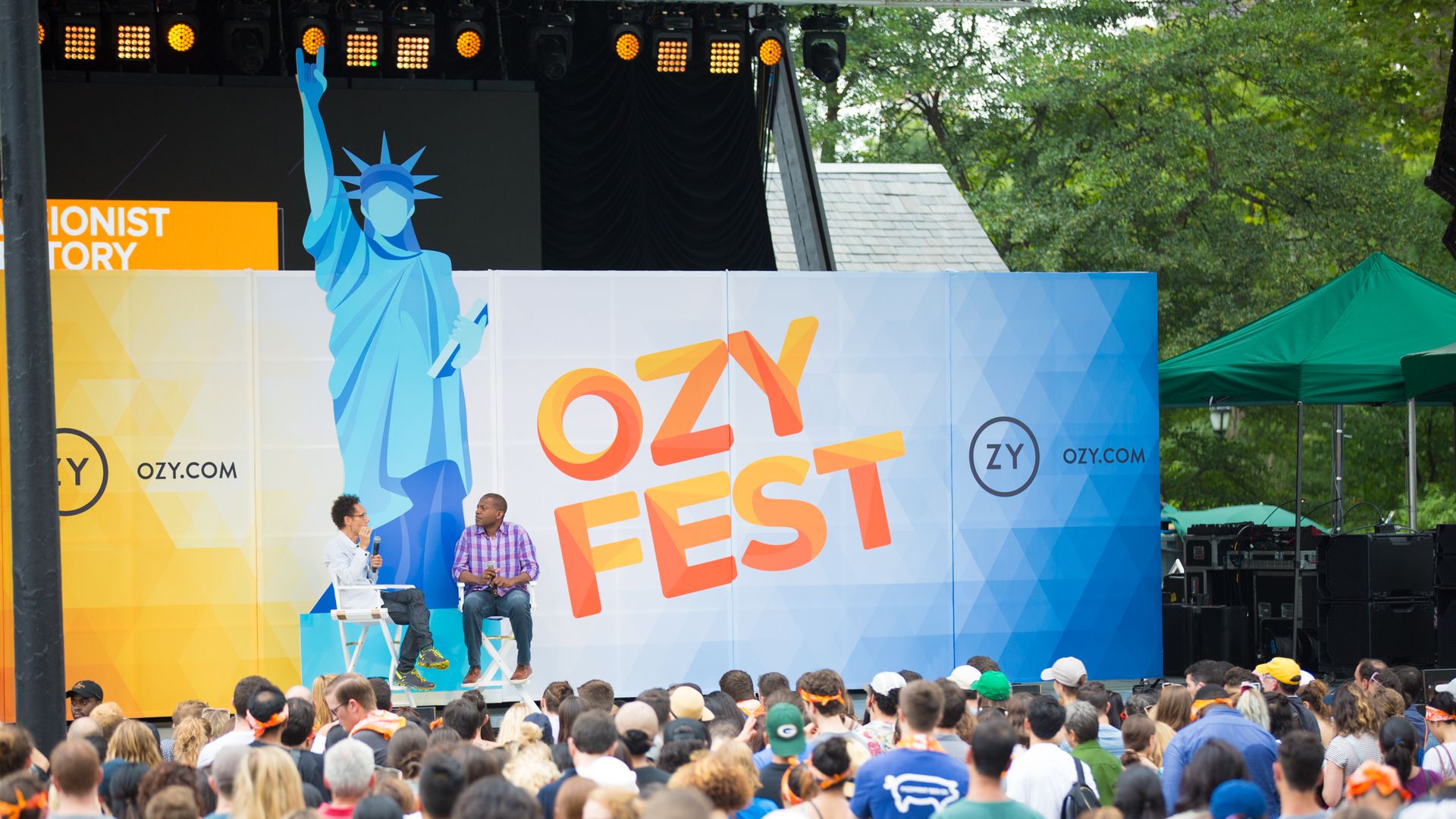 Carlos Watson interviewing Malcolm Gladwell at OZYfest