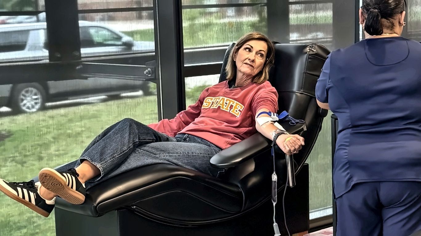 Gov. Kim Reynolds rolls up her sleeve as Iowa blood supplies lag