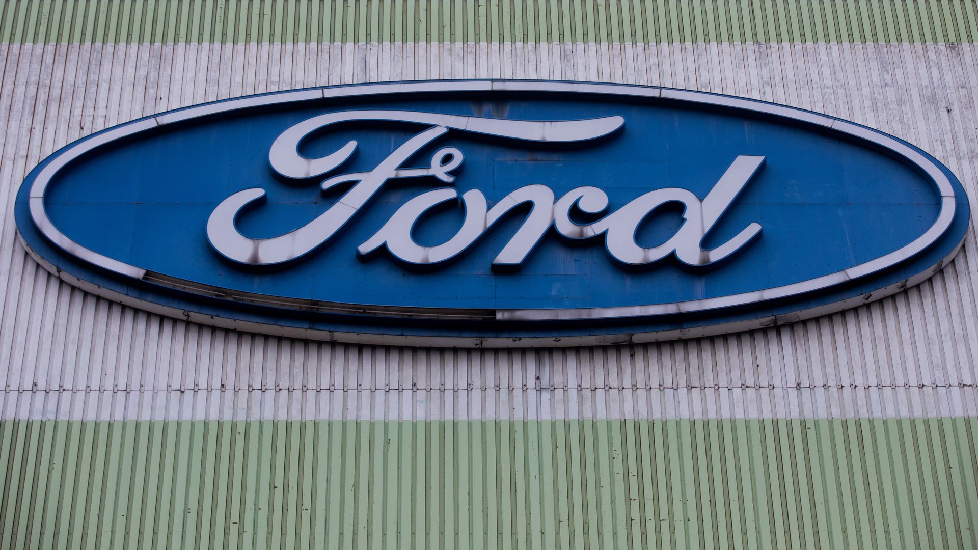 Форд закрылся. Ford компания. Ford Britain логотип компании. Вывеска завода Форд в Европе. 1931 США закрывание компании Форд.