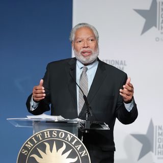 Smithsonian chief to retire after clashes with White House
