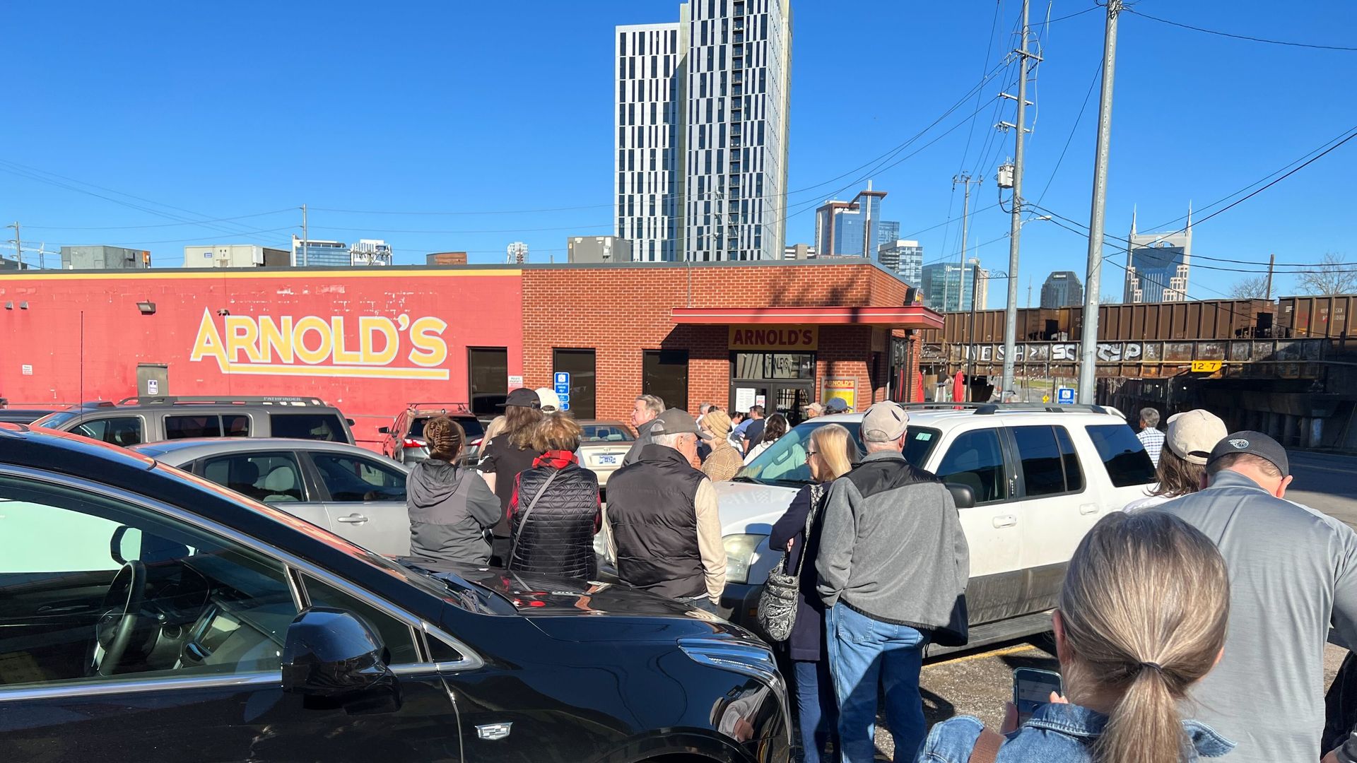 line outside arnold's