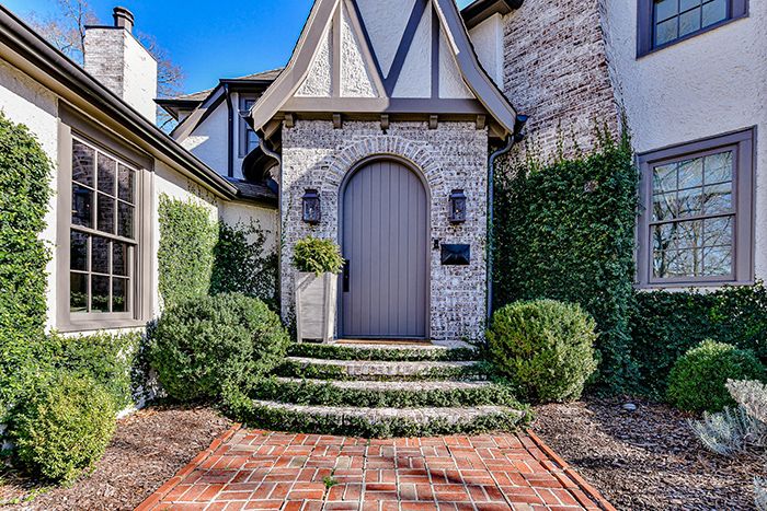 2001 Sherwood Ave. front