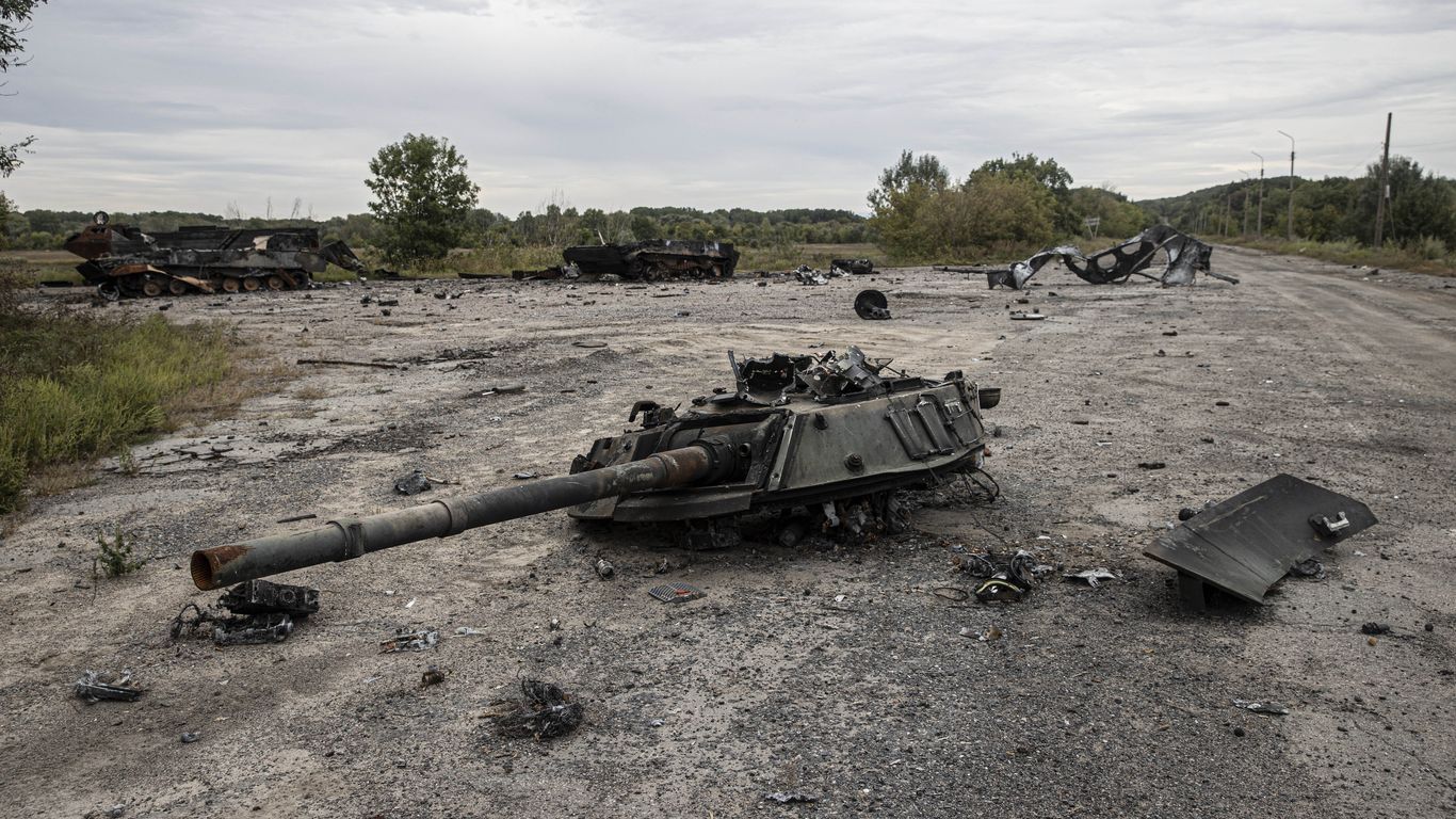 Ukraine in Kharkiv region forces Russian retreat