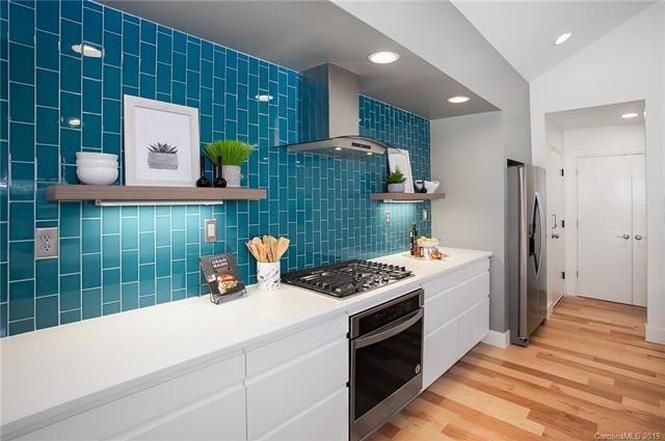 140 S. Gardner Ave. kitchen