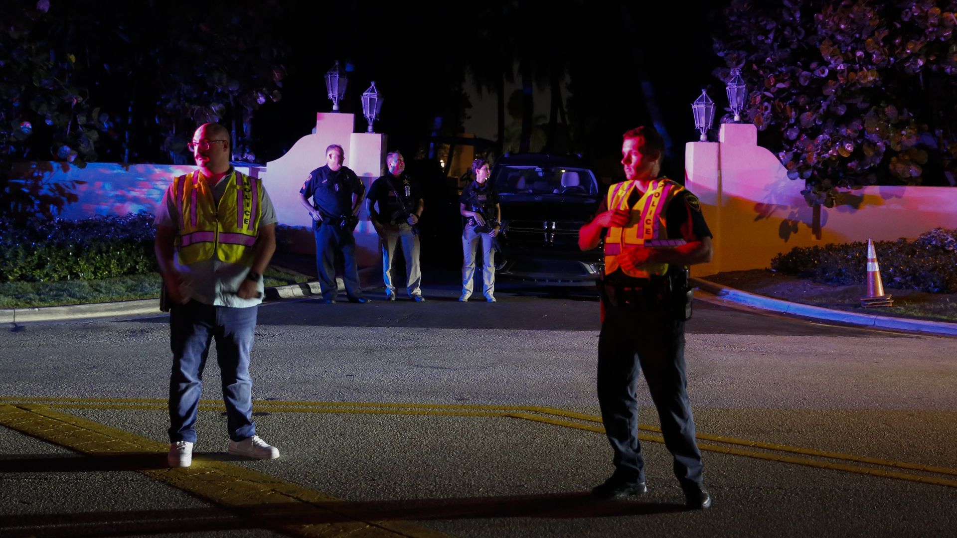 Secret Service and Palm Beach police are seen in front of the home of former President Donald Trump at Mar-A-Lago on August 8, 2022 in Palm Beach, Florida.