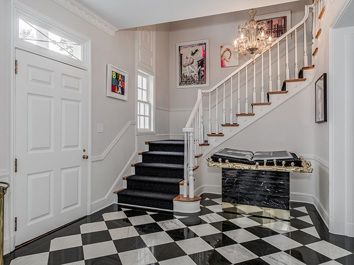 3021 Belvedere Ave entry