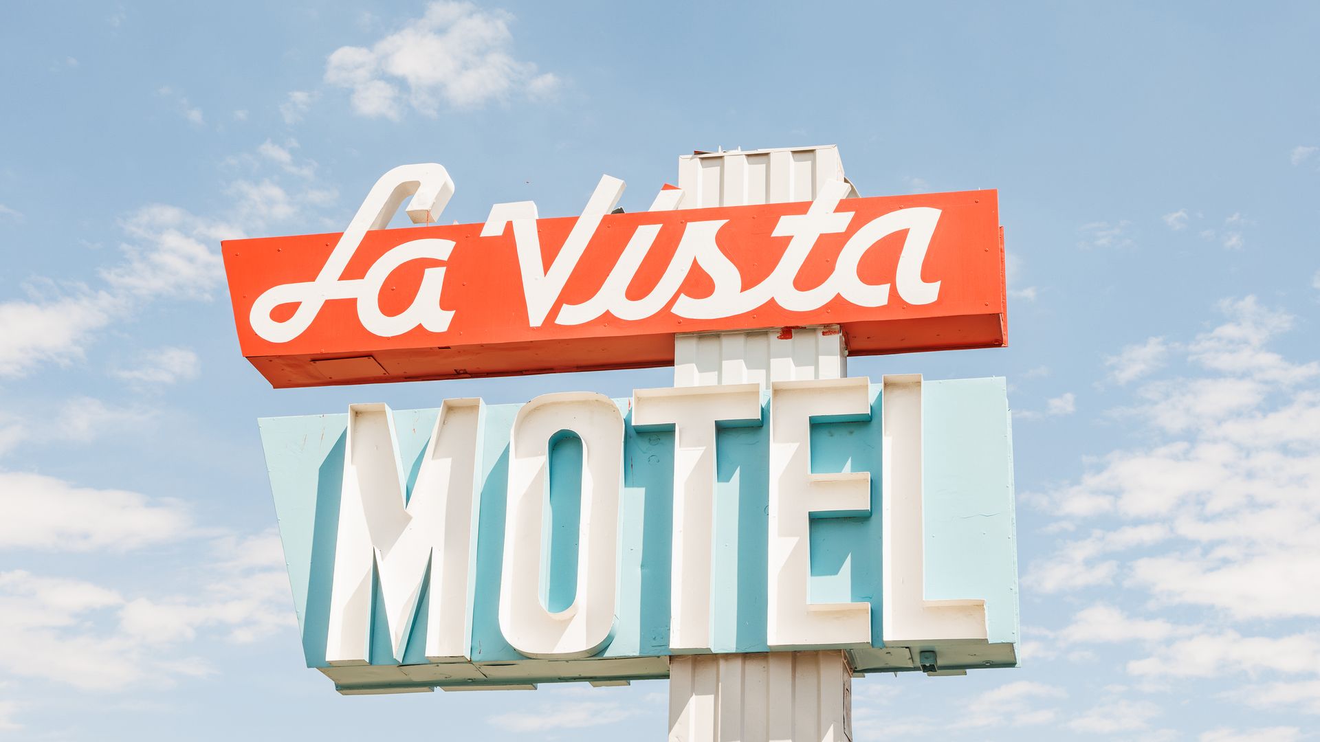 La Vista Motel sign