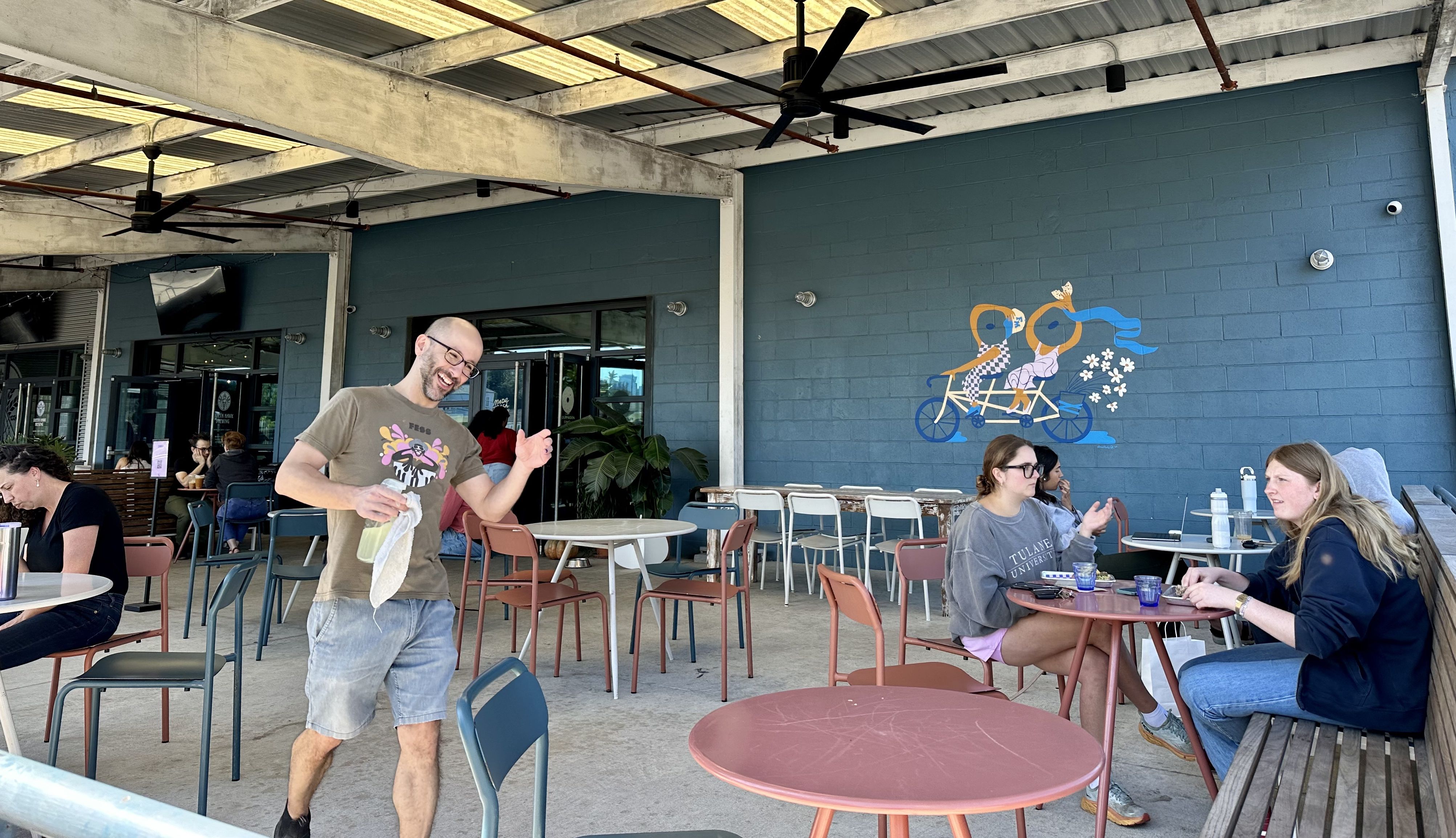 Photo shows the patio at Flour Moon Bagels in New Orleans