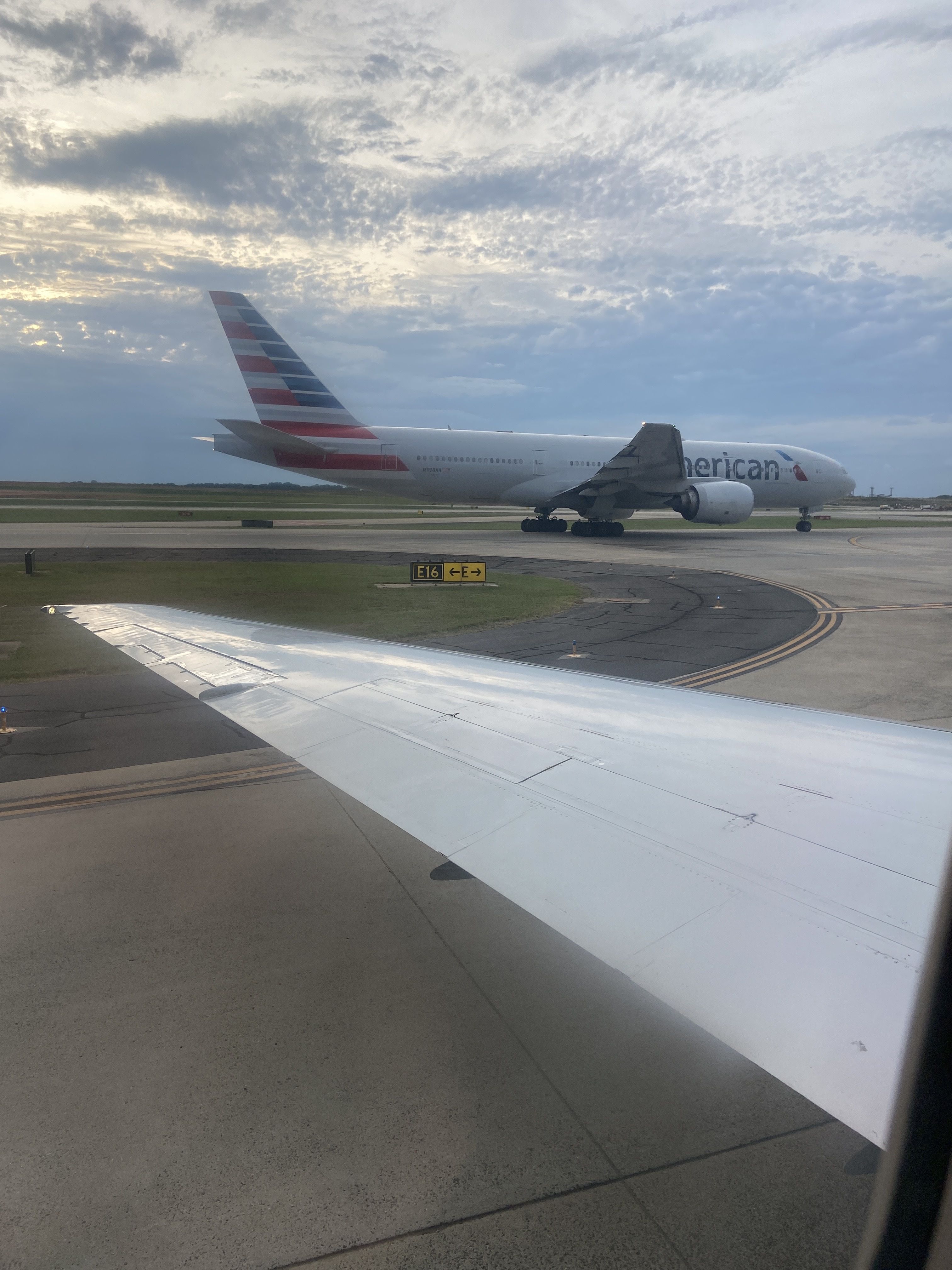 axios.com - Ashley Mahoney - Charlotte airport proposes new gates, tunnel in airline agreement