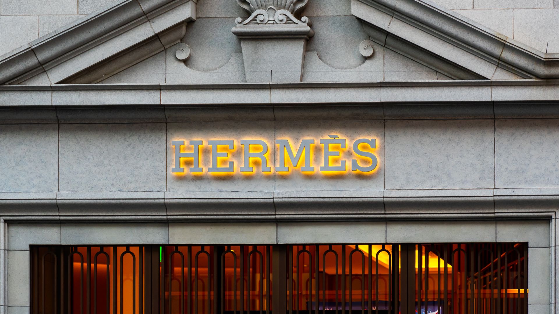 Picture of an Hermes storefront
