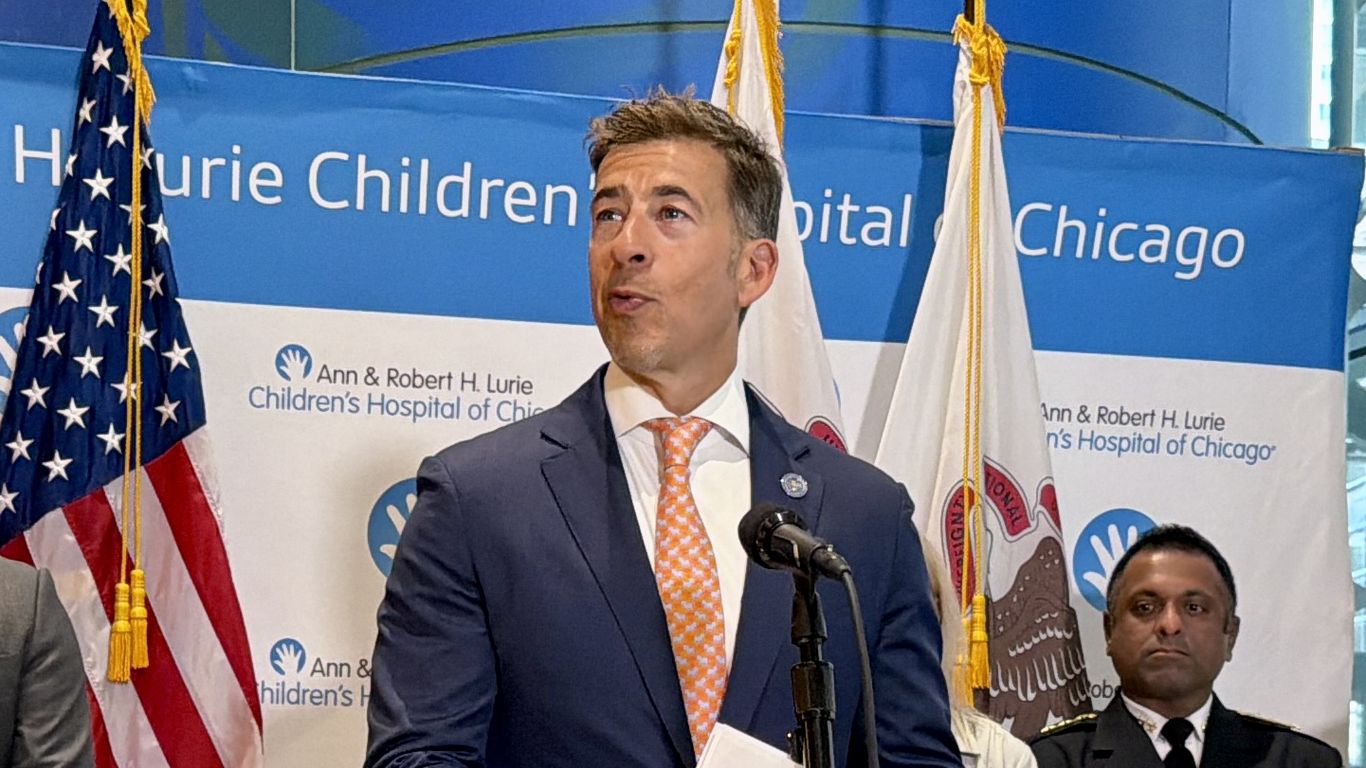 Giannoulias urges people to report ICE cars without plates