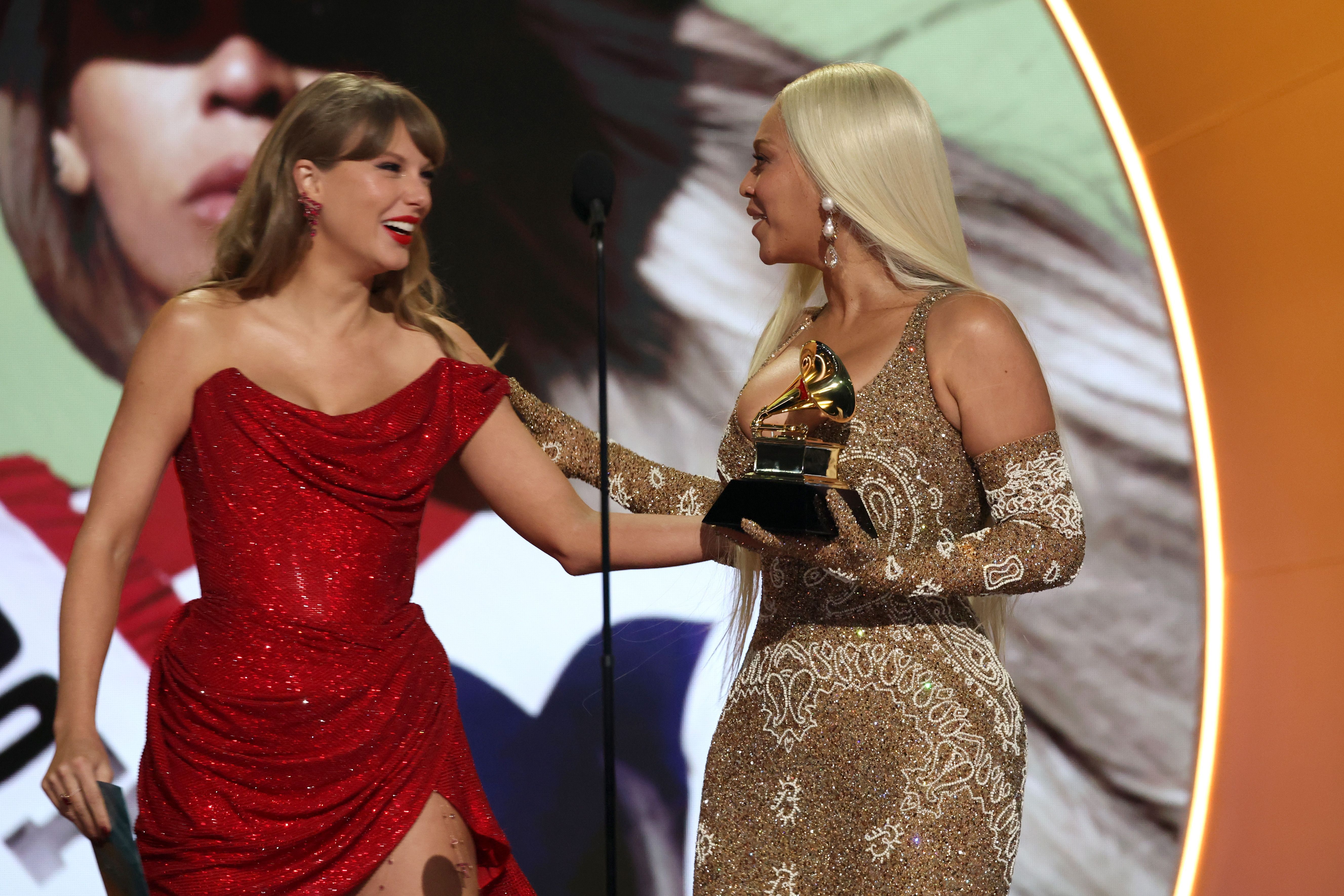 aylor Swift presents Beyoncé with the Best Country Album award for "COWBOY CARTER" onstage during the 67th Annual GRAMMY Awards at Crypto.com Arena on February 02, 2025 in Los Angeles, California. (Photo by Kevin Mazur/Getty Images for The Recording Academy)