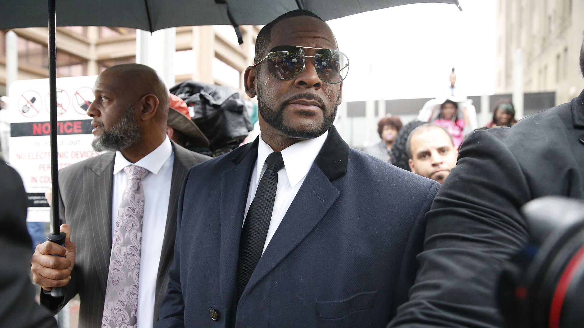 R kelly.