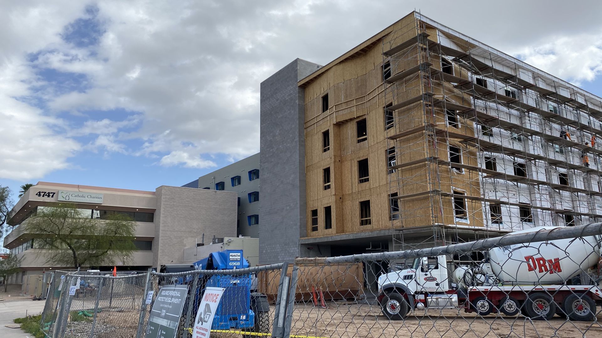 An apartment building that's under construction. 