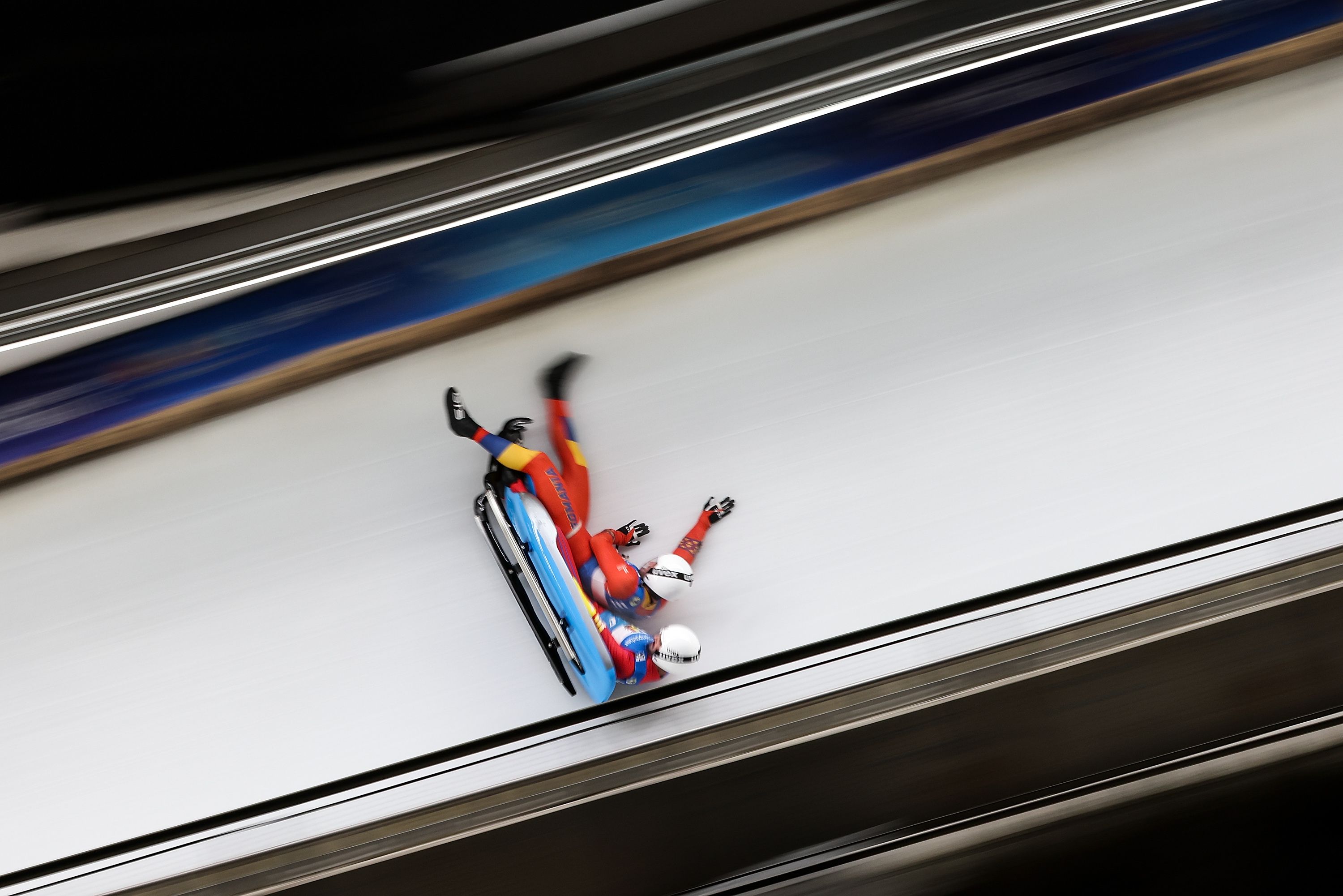 luge world cup losing control of sled
