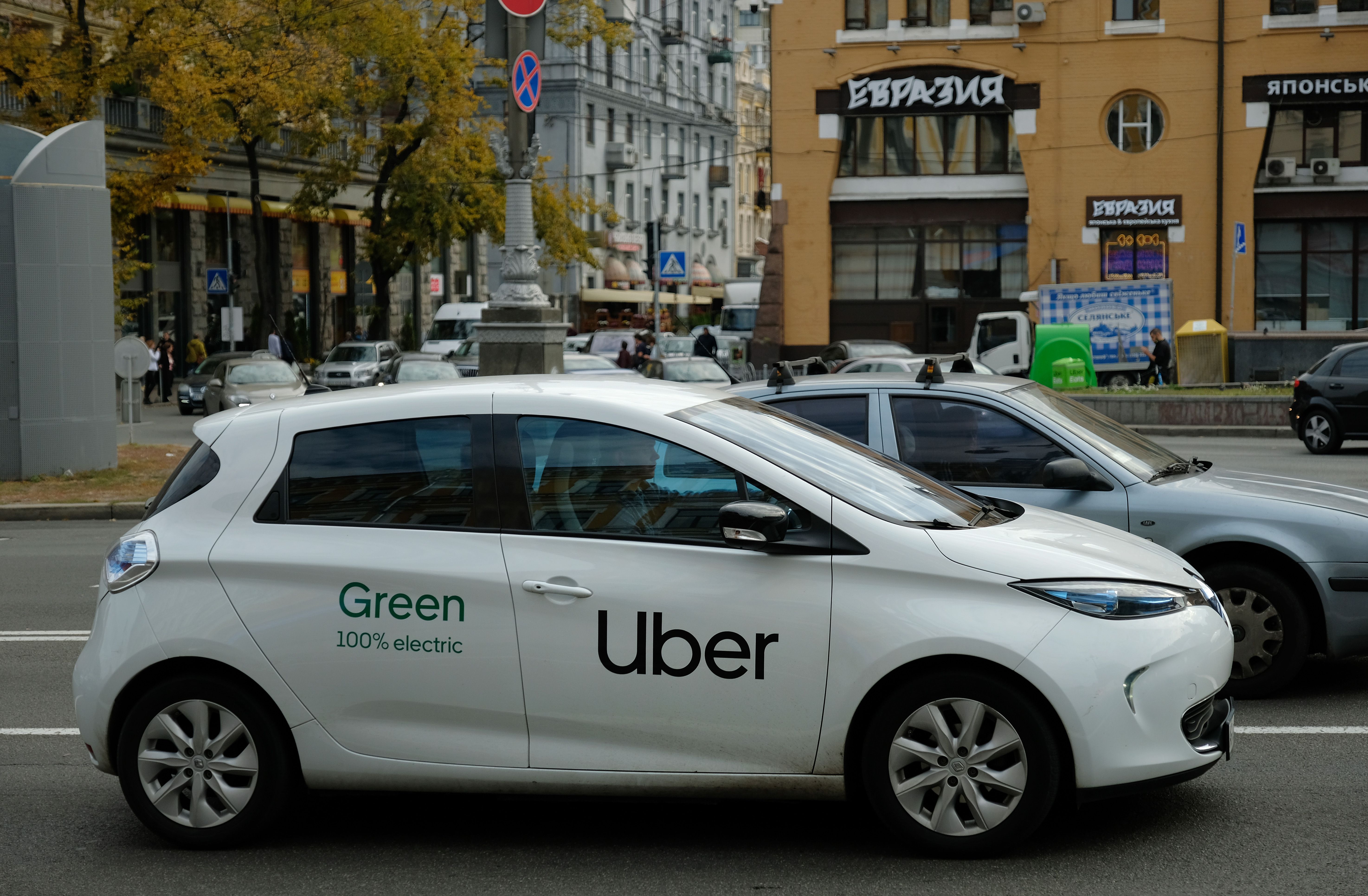 Uber vows big expansion of electric rides