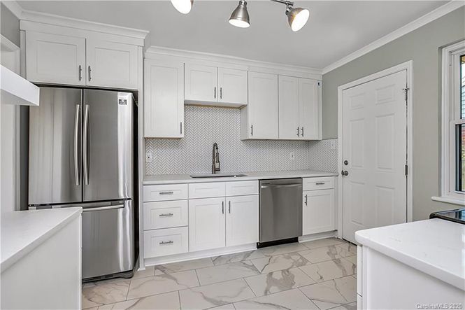 513 Inwood Dr kitchen