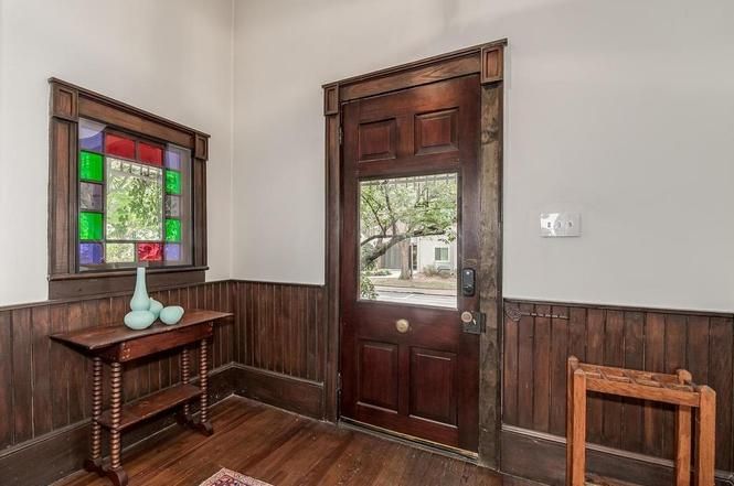 314 W 8th St stained glass