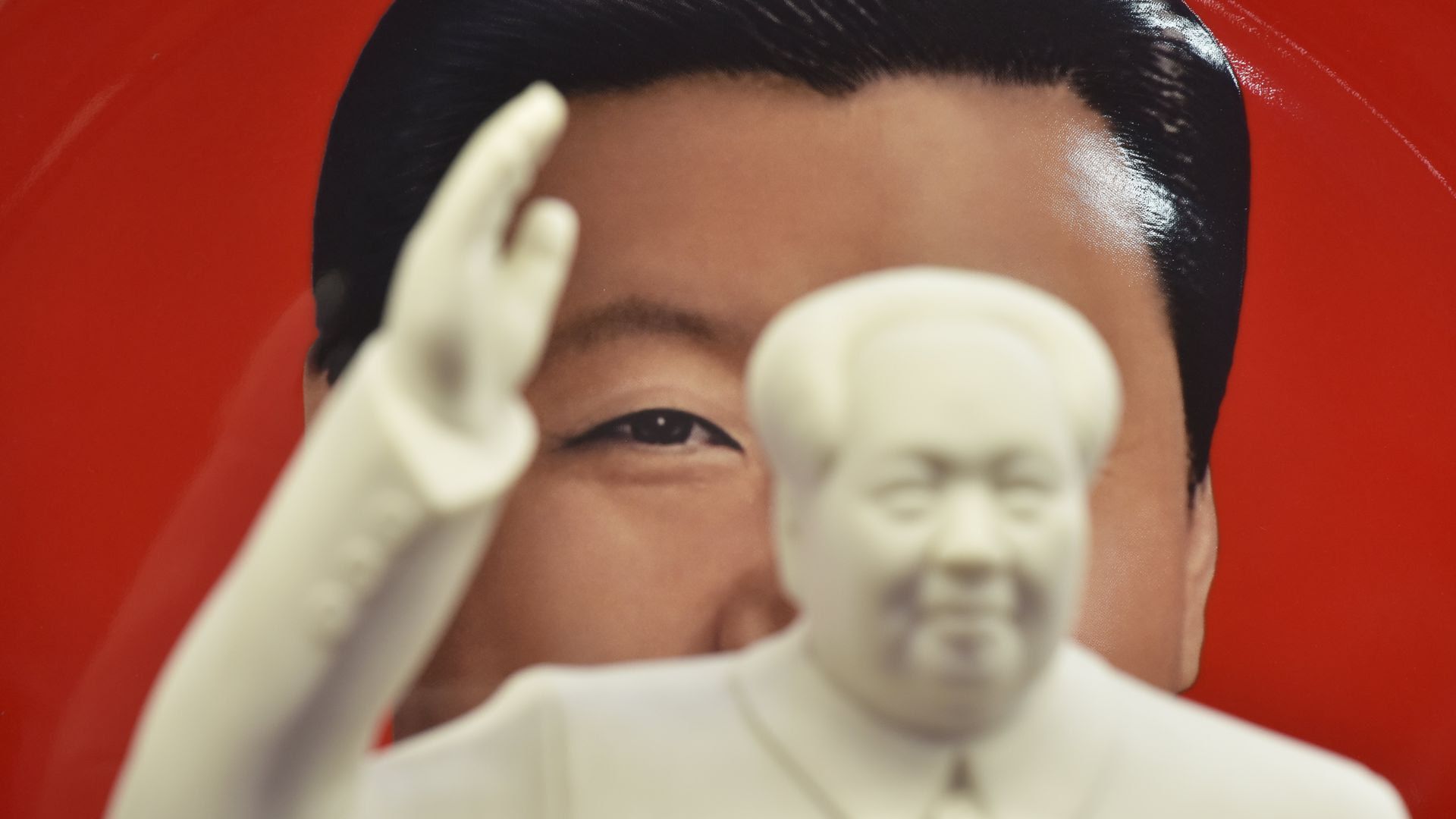 A decorative plate featuring an image of Chinese President Xi Jinping