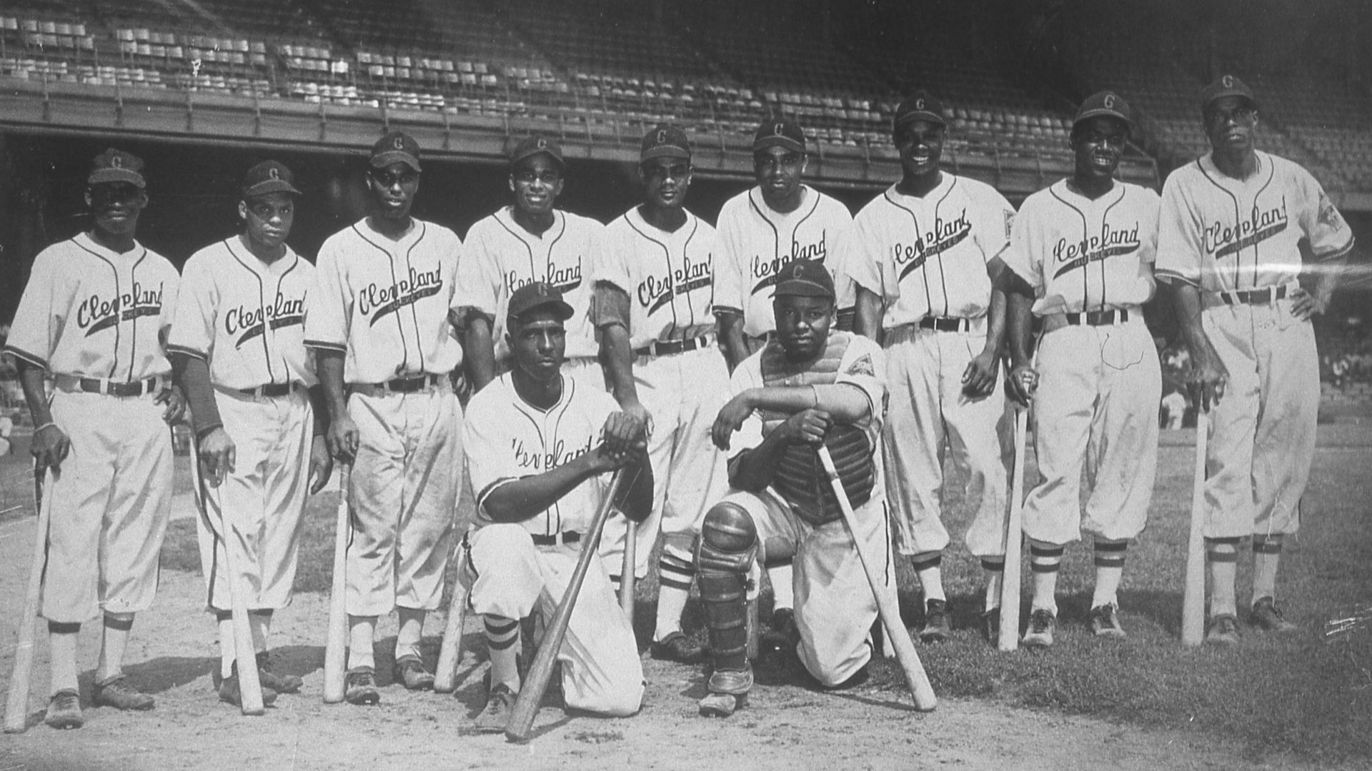 Members of the Cleveland Buckeyes Negro League team pose for a photo.