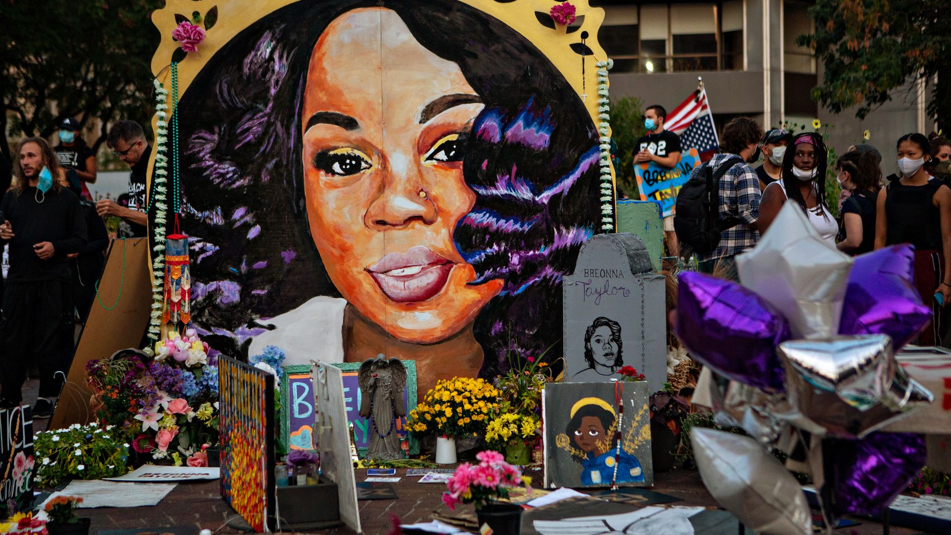People gather at Breonna Taylors makeshift memorial in Louisville, Kentucky
