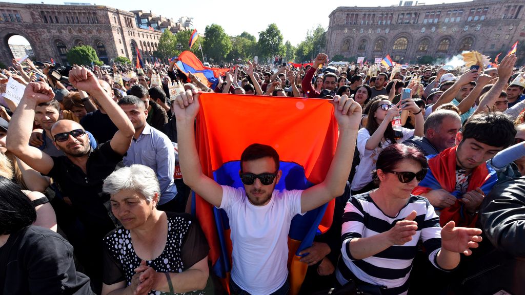 Protests Resume In Armenia After Transition Talks Canceled