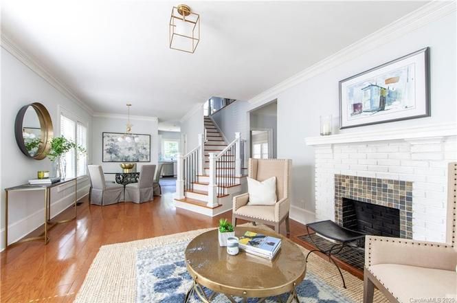 1921 Thomas Ave living