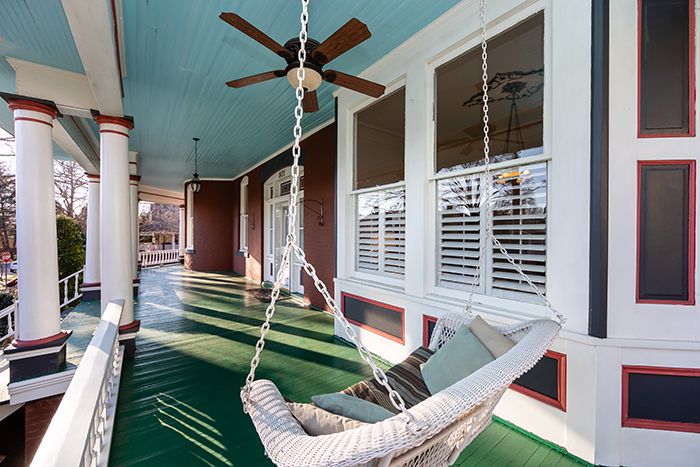 801 Sunnyside Ave front porch