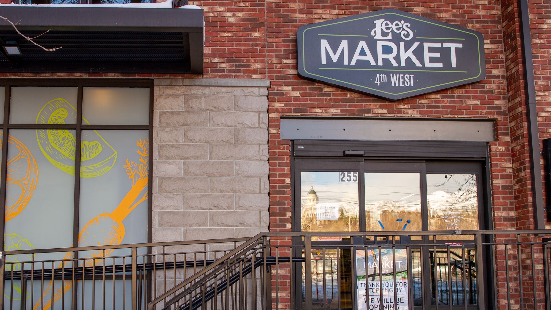 Lee's Market storefront