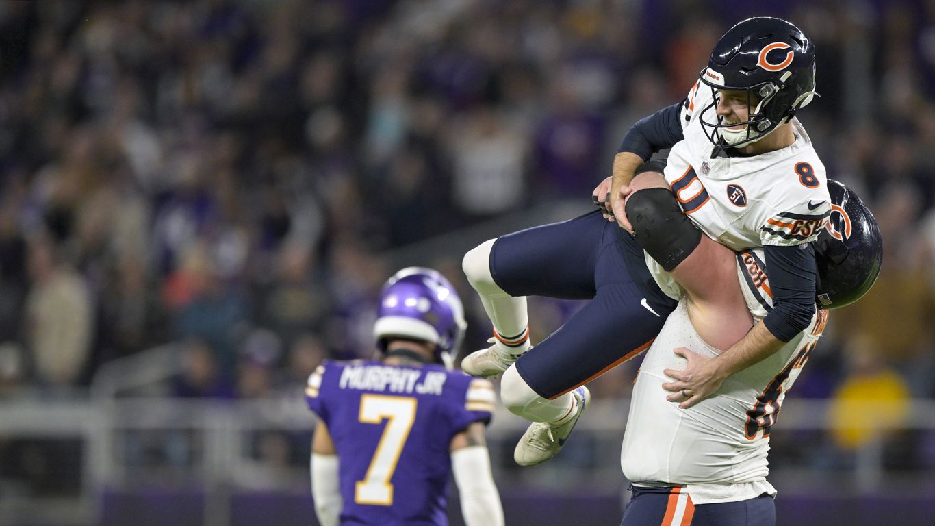 Justin Fields And Chicago Bears Beat Rival Vikings In Minnesota - Axios ...