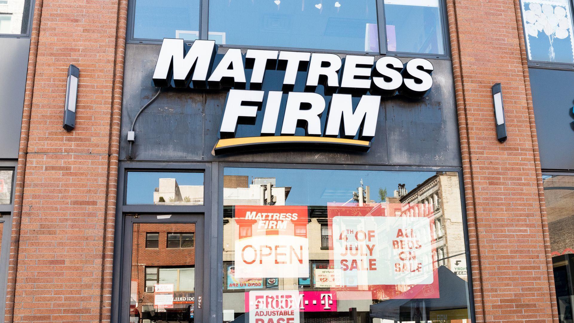 Mattress Firm store front