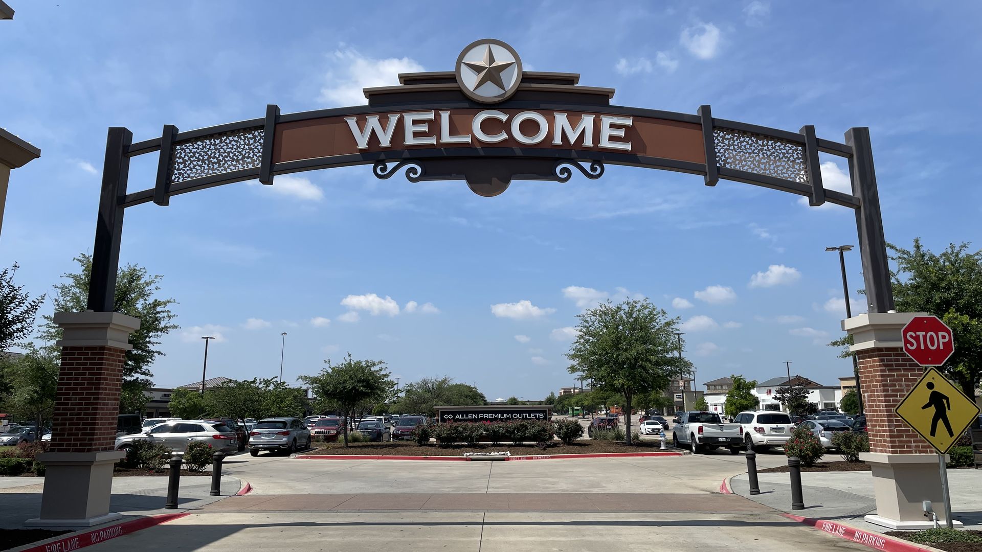 Houston Premium Outlets Reopens