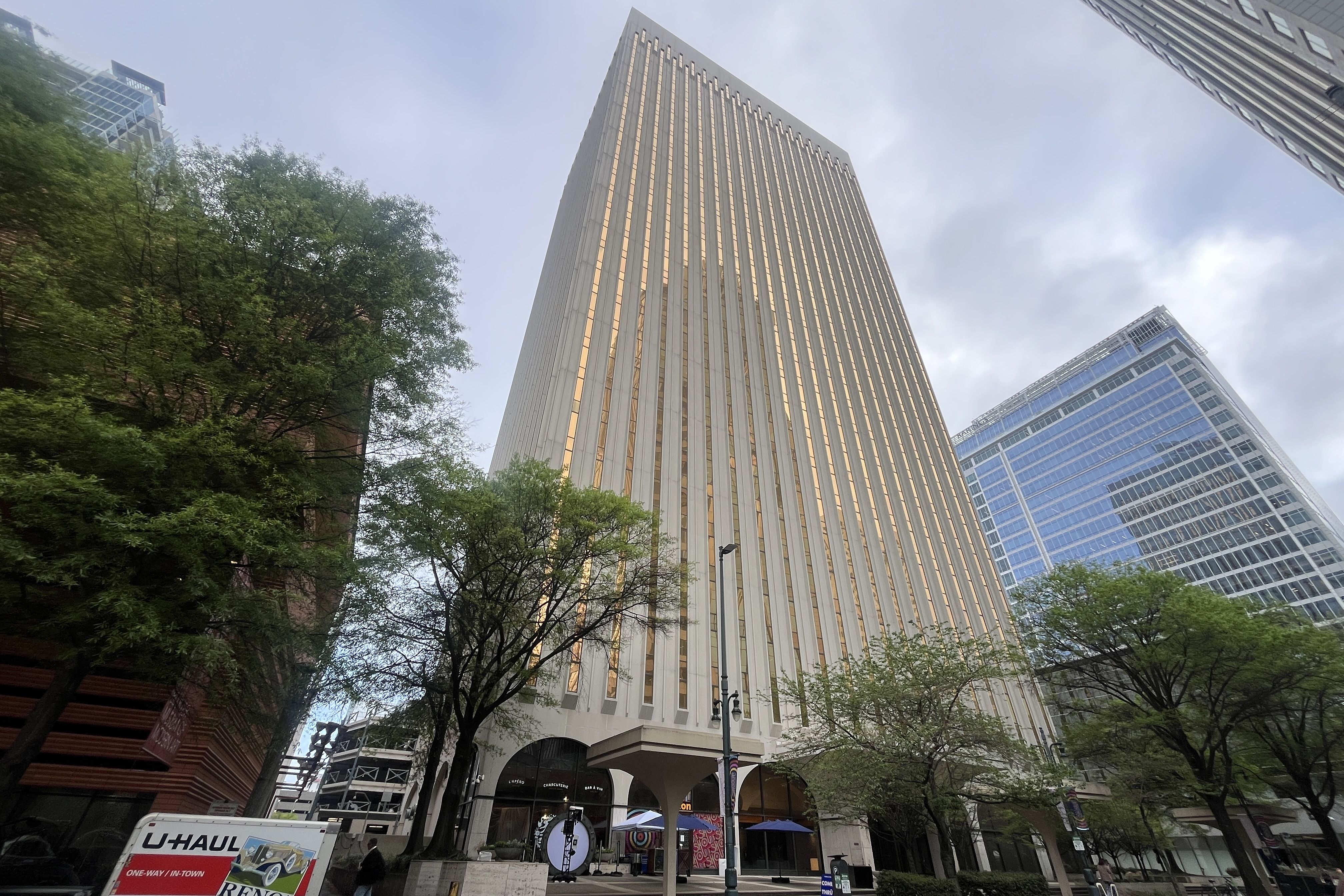 axios.com - Alexandria Sands - Another Uptown tower is flipping into apartments, hotel